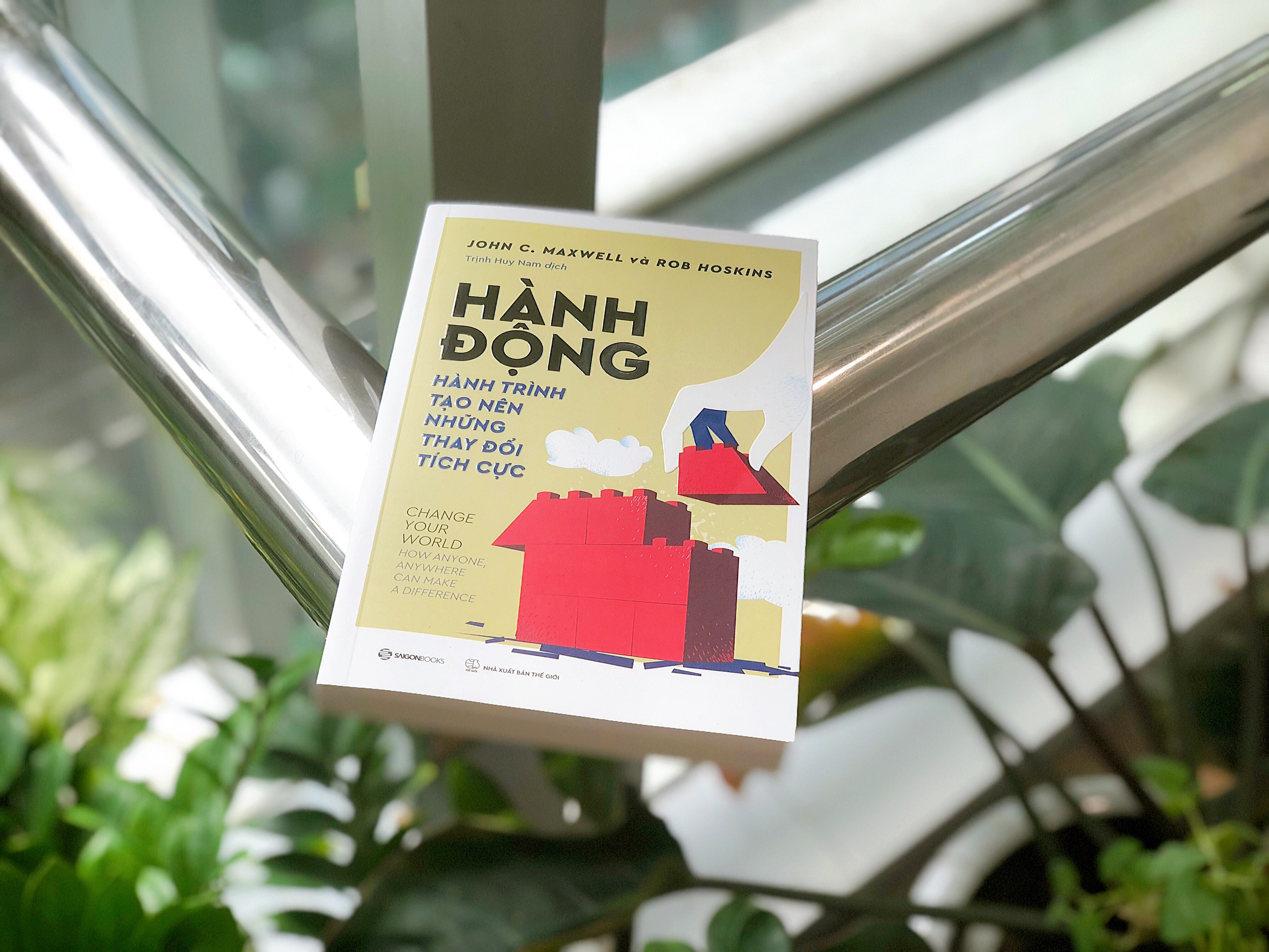 [Bookademy] Chúng Ta Không Thể Ngồi Im Chờ Thay Đổi